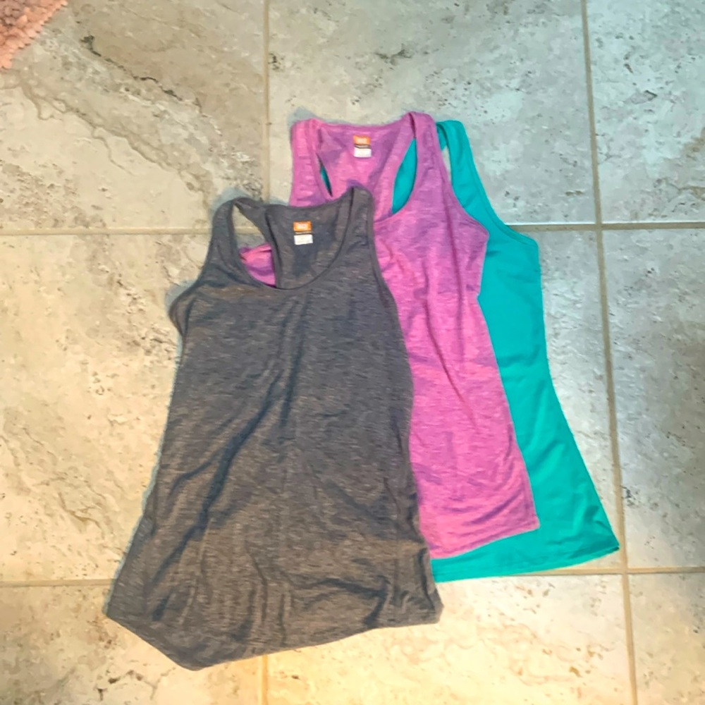 Womens Lucy Tanks - like new condition- set of 3